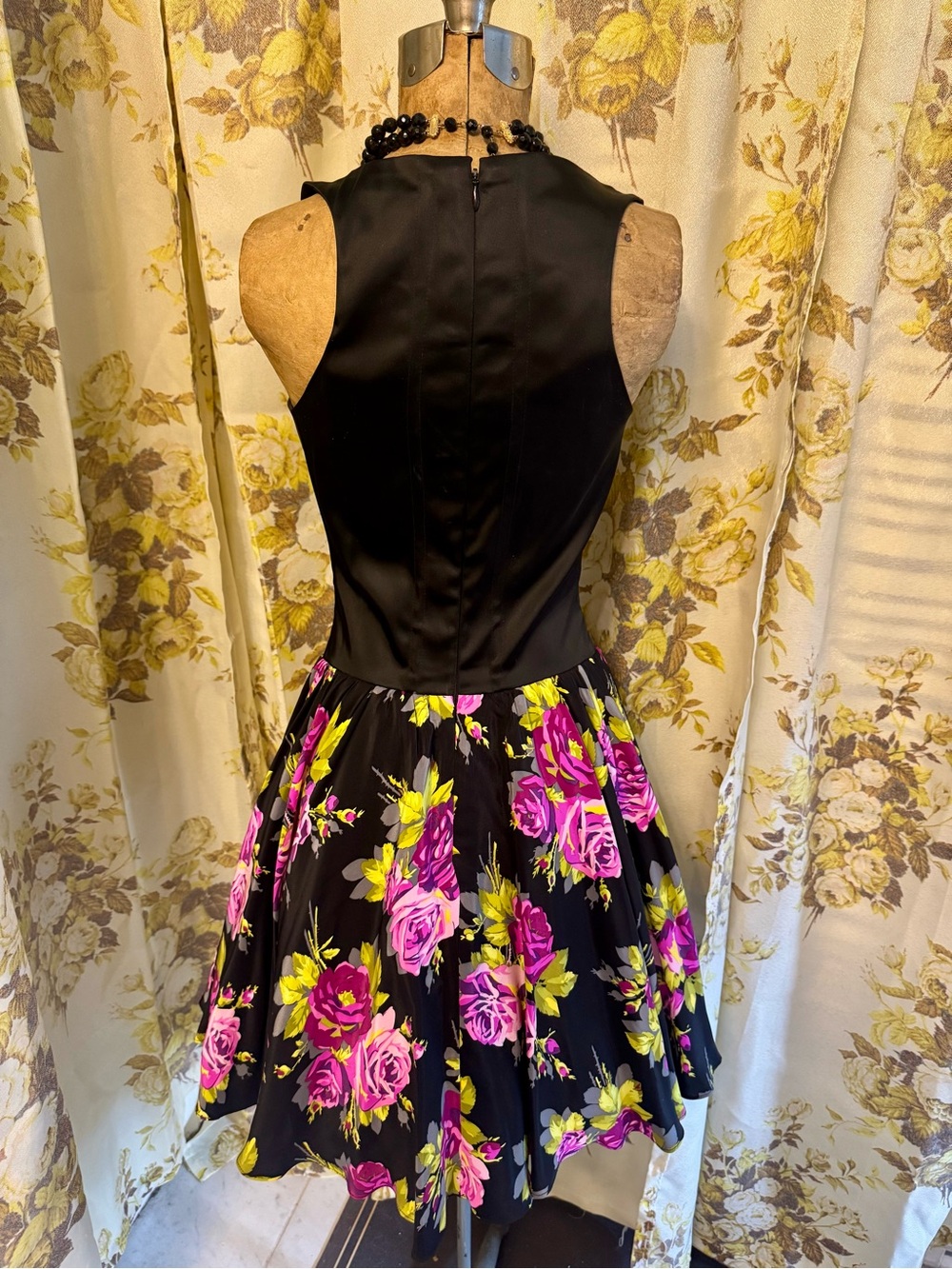 Betsey Johnson - Vintage Black Floral Lace Corset Dress in Pink & Lime - Picture 4 of 7
